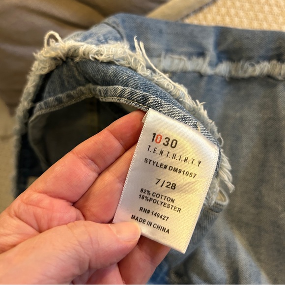 Anthropologie T.E.N.T.H.I.R.T.Y. Denim Wide Leg Frayed Mid-rise Jeans 7 / 28 - Picture 7 of 8
